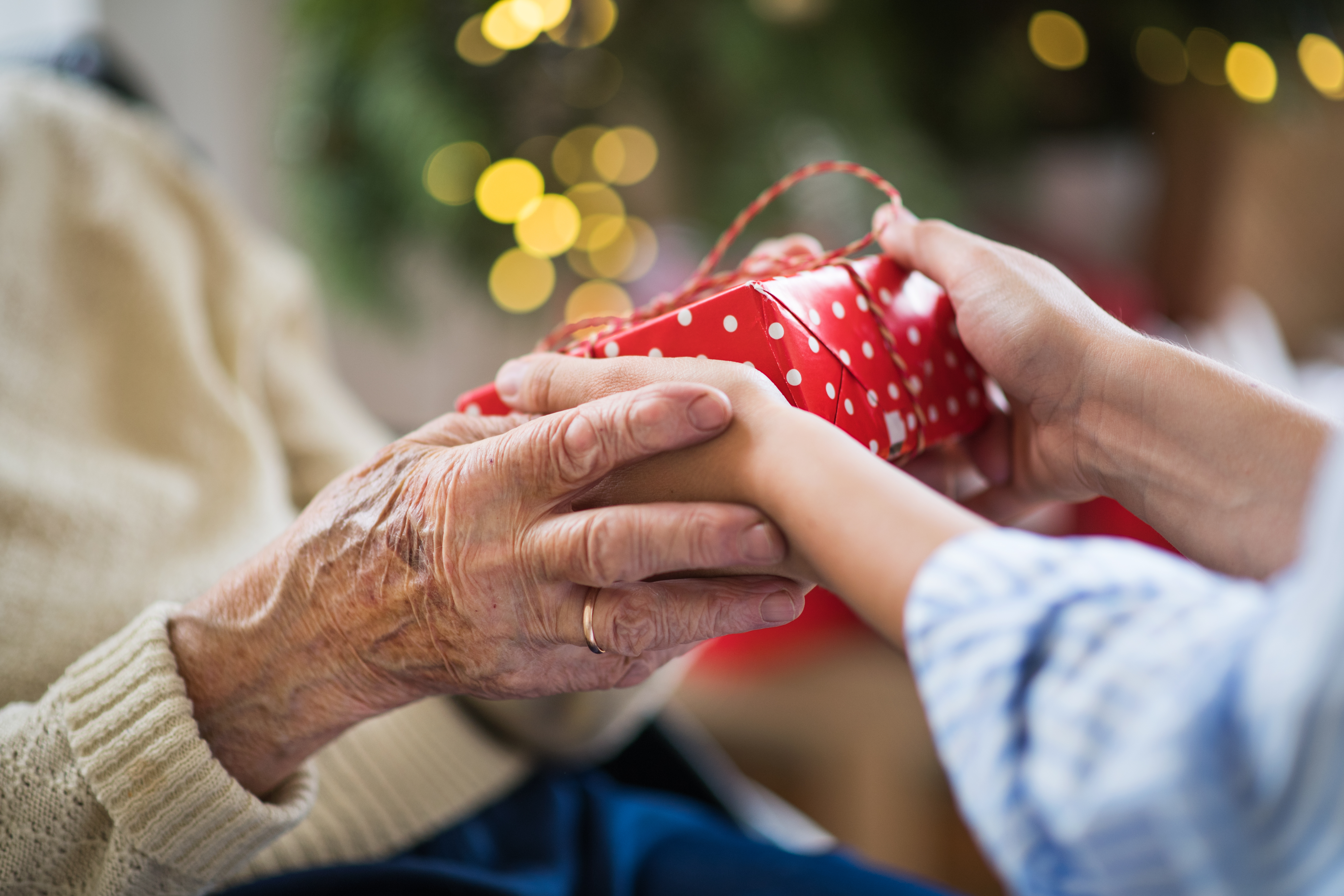 Geschenke für Oma und Opa: Ideen für Weihnachten